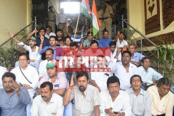 Party Offices bulldozing : Congress gheraos DM office, all arrested