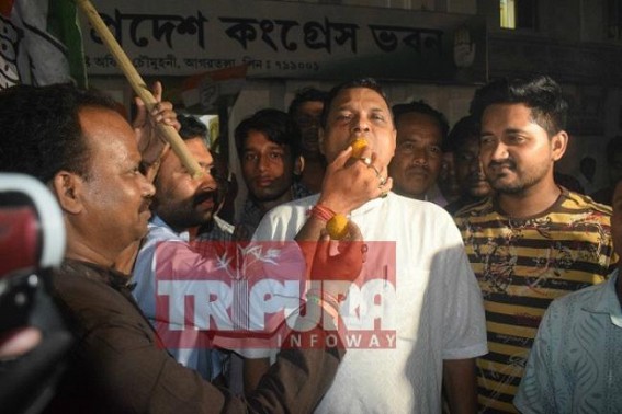 Tripura Congress celebrates Karnataka victory, distributes Laddus, burns firecrackers 