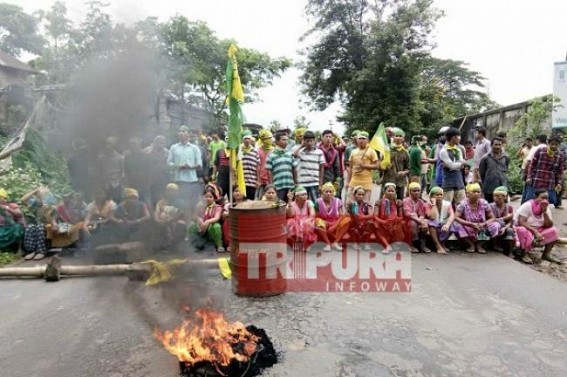 BJP, IPFT clashes expose â€˜Unholy Allianceâ€™ : IPFT demands own leader as BAC Chairman ! Road block, tire burning hit normal lives at Lefunga 