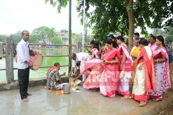 32 days left for Durga puja, Preparations on peak across clubs 