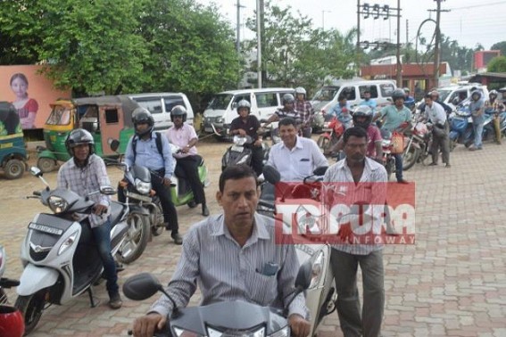 BJP backed Oil-Tanker Mazdoor Sangh begins strike for uncertain period of time demanding Pension, Salary hike : Petrol crisis haunts State on Day 1, reflects State Govtâ€™s major failure 
