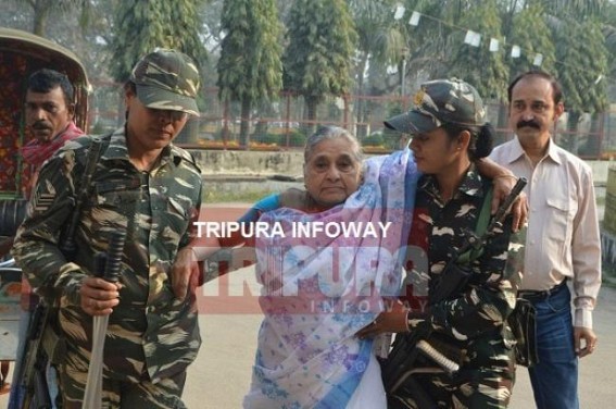 Smooth functioning at Women-managed polling stations 