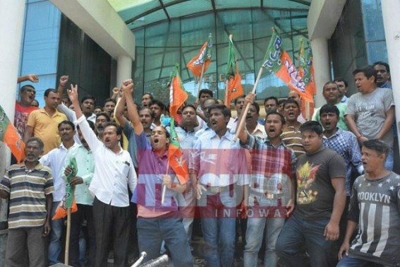 Tobacco company suddenly closed; workers in protest