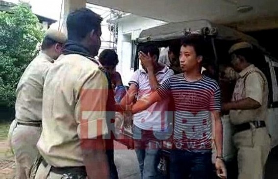 Four arrested in arms smuggling racket
