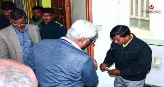 CBI raids SP-BSP leaders, IAS officer over illegal mining 