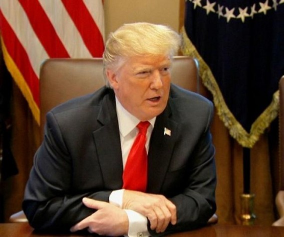Trump holds off calling border emergency