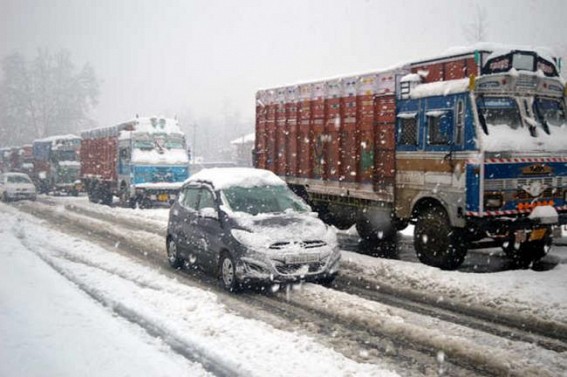 Jammu-Srinagar highway closed after fresh snowfall