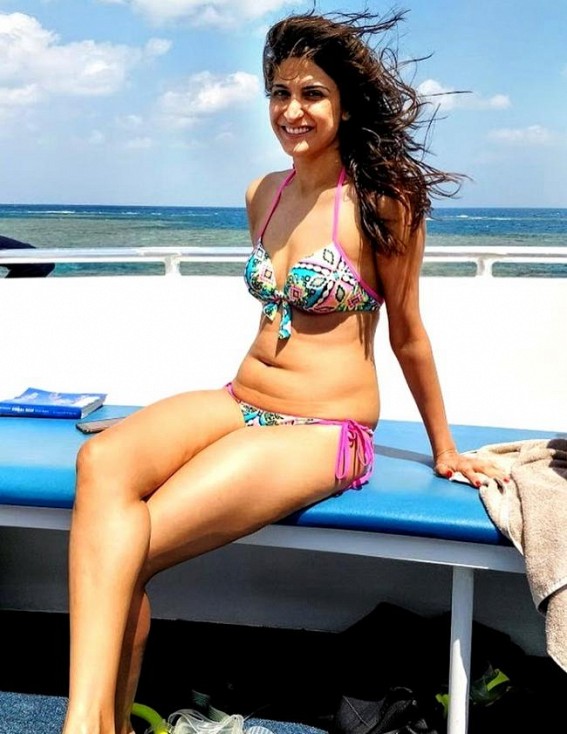 Not many films offered to women who are not from starry background: Aahana Kumra