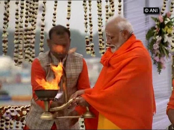 Modi takes holy dip at Sangam