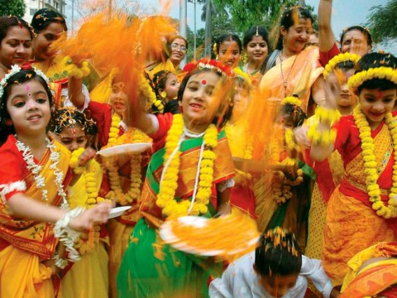 Bengal leaders participate in riot of colours