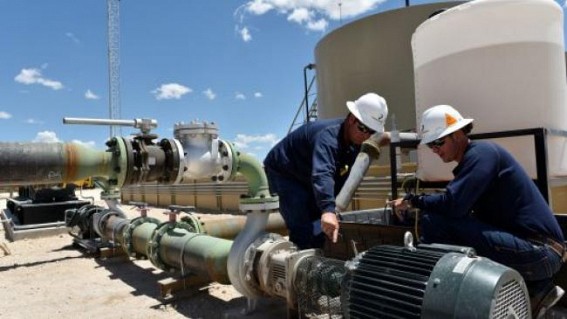 Oil falls on trade dispute despite surprise drop in US crude inventories