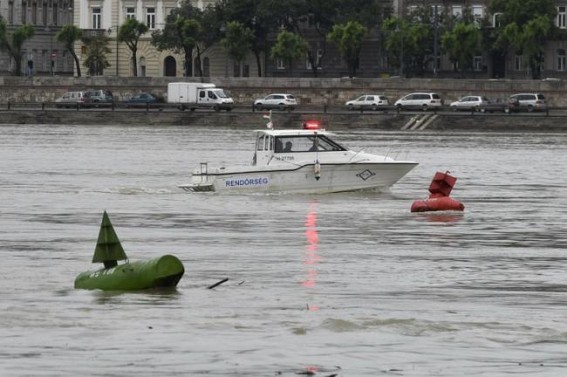 7 dead, 21 missing after SKorean tour boat sinks in Hungary