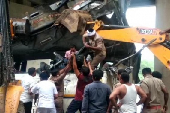 29 killed as passenger bus falls into gorge on Yamuna Expressway