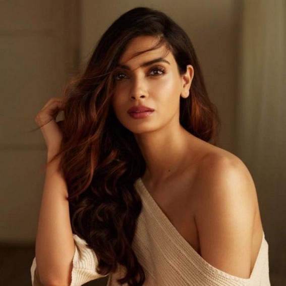 Diana Penty shines on ramp at ICW 2019