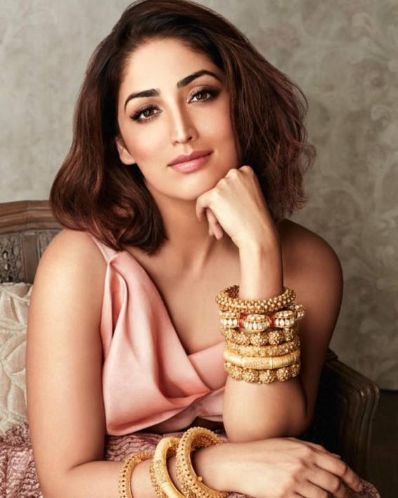 Yami beats Monday blues with peach and gold