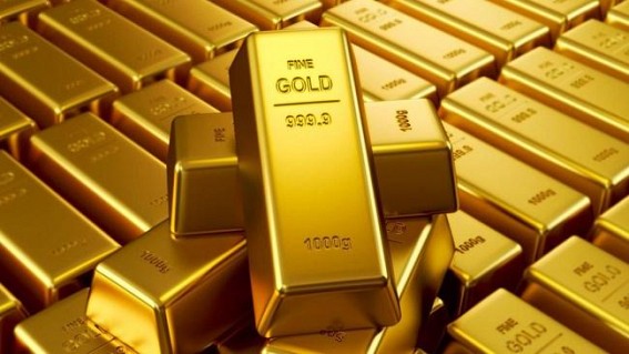 Gold near record high on recession warnings