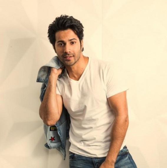 Varun Dhawan performs daring stunt on speed boat