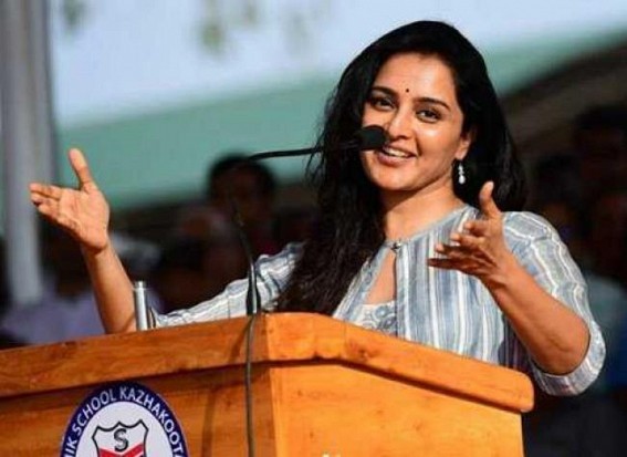 Landslide-stuck Kerala actress Warrier safely reaches Manali