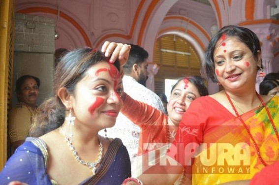 'Sindoor Khela' marks Bijoya Dashami
