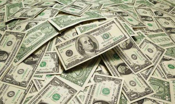 Dollar climbs amid Brexit uncertainty