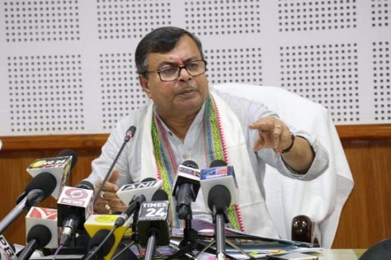 Jobless, TET qualified youths condemned Ratanlal Nathâ€™s arrogant behaviour with unemployed youths at Minister's residence 