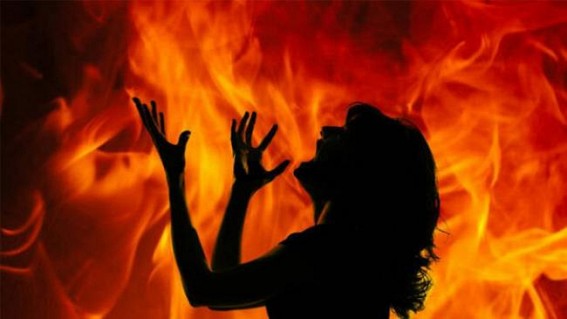 Hyderabad replay in UP , rape victim set ablaze by accused
