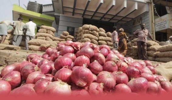Onion price eases by Rs 50 in Bengaluru market