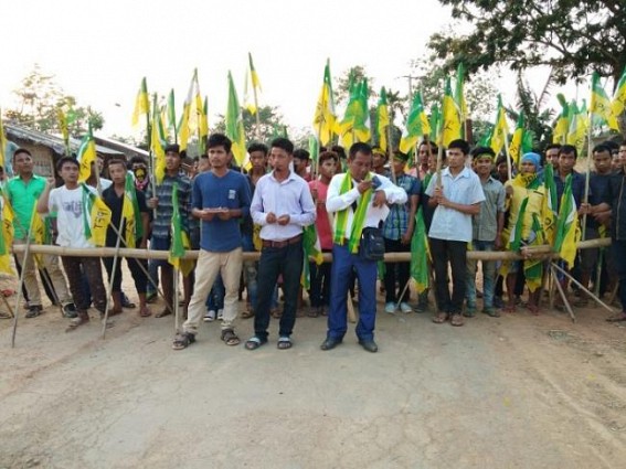25 hours of road blockade crippled life in bordering Gandacharra: Administrative initiative unfruitful