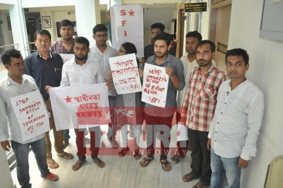 â€˜Stop Privatization, Saffronization of Educationâ€™, SFI gheraos Education Dept protesting handingover 20 schools to ISKCON