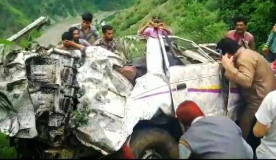 5 killed in tragic road accident in J&K