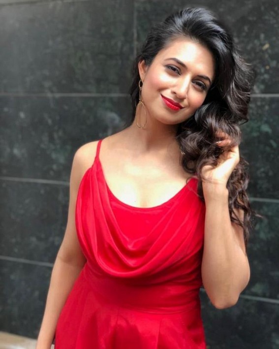 Divyanka Tripathi bags best television actress award