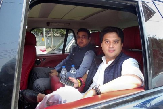 Hundreds of Scindia supporters resign from Congress