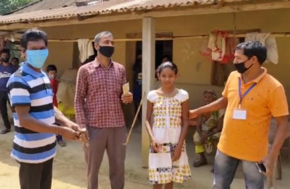 Small scale businessmanâ€™s daughter bought dry ration for needy people from her little savings