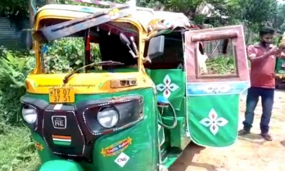 5 injured in car accident at Bishalgarh 