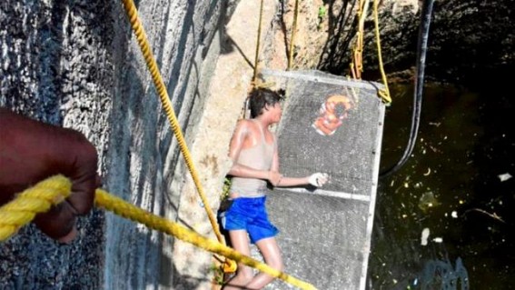 Mob-Suicide ! Tripura man along with 8 more stranded persons of Bihar, West Bengal committed suicide by jumping into Well in Telengana over 2 month's pending salaries