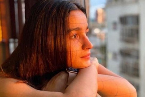 Alia Bhatt posts sun kissed picture