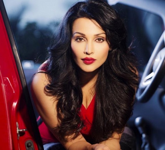 Flora Saini launches her app