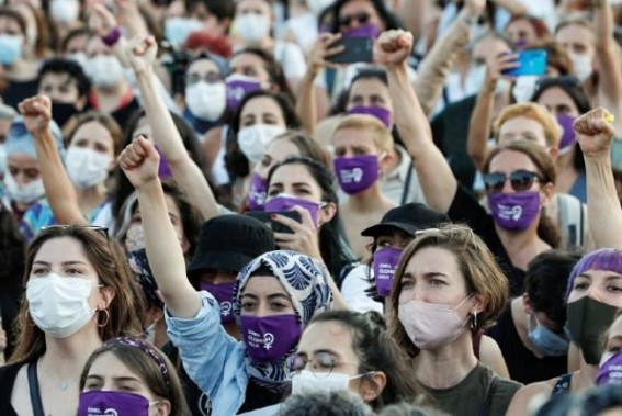 Women rally against domestic violence in Turkey