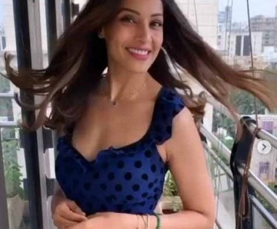 Bipasha Basu has a personal photographer at home