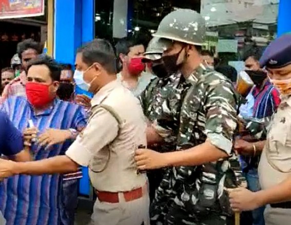 BJP Govt allegedly snatching Hawkers complex for Govt residence : DYFI leaders, activists arrested after protest