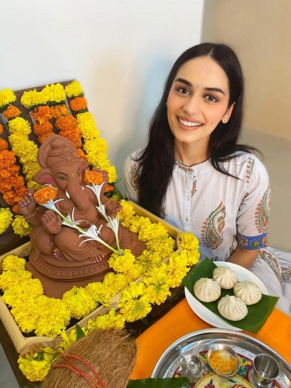 Manushi Chhillar brings Ganpati Bappa home for the first time