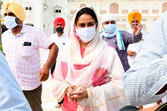 Harsimrat Kaur Badal quits Modi govt to protest farm bills