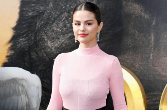 Selena Gomez flaunts kidney transplant scar