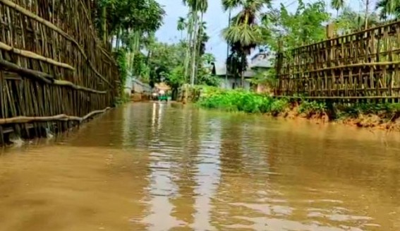 Road became a 'mini-pond' in Bishalgarh, creating huge problems in vehicle movement