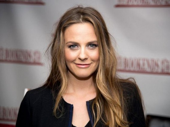 Alicia Silverstone says her son never had antibiotics