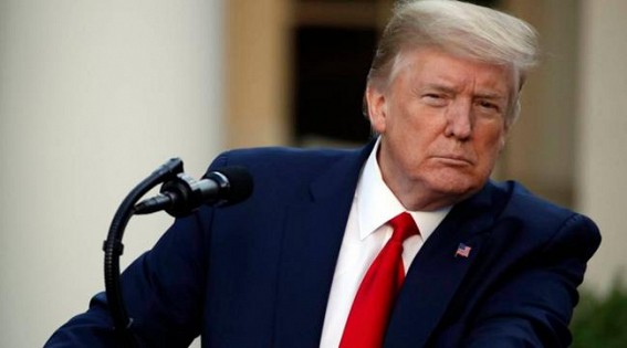 Trump pardons former aides, Kushner's father