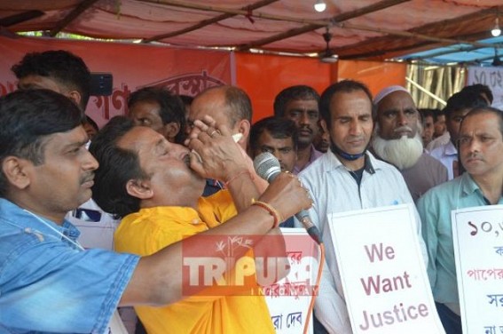 10323 teachers Kicked off protests for livelihood by blowing a Conch