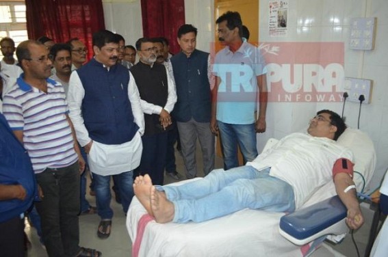 Sudip Barman, Asish Saha started blood donation camps to mitigate ongoing blood crisis