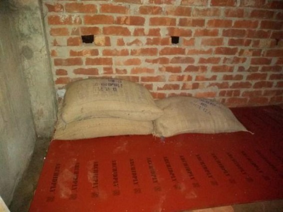 Local people caught one ration-shop owner red-handed who illegally kept the free-rice of govt in his house