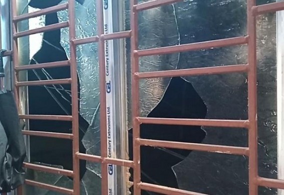 BJP goons attacked SFI President; vandalized his house, smashed glass on child